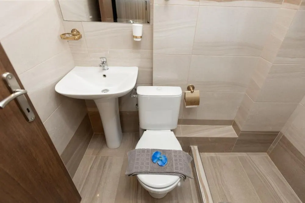 Valery Apartments Pefkochori 2*,