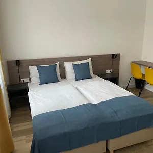 Res 3*, Budapesta Ungaria